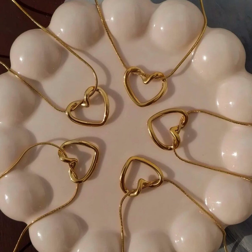 Amora Heart Pendant ♡ | Minimalist Luxury Necklace for Everyday Elegance