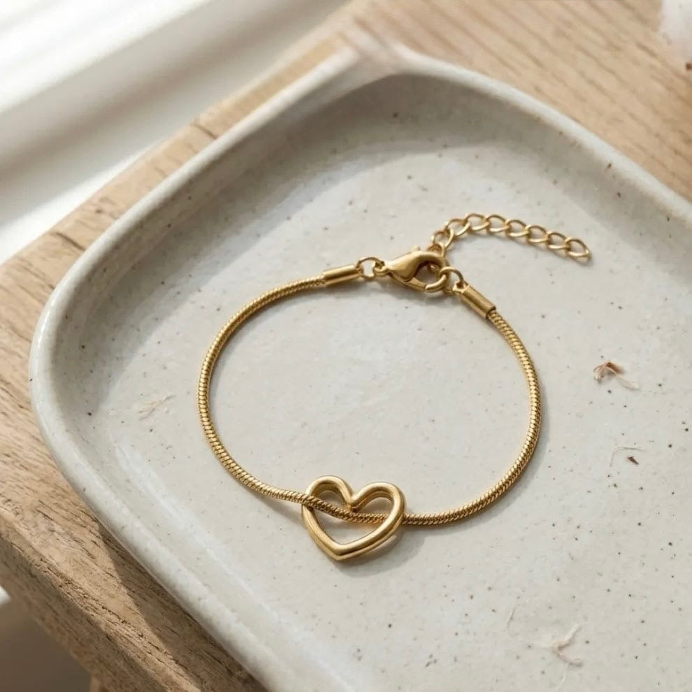 Amora Heart Bracelet ♡ | Minimalist Luxury Necklace for Everyday Elegance